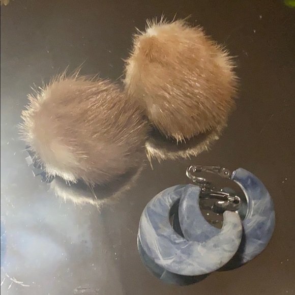 Vintage Clip On Earrings! - Picture 4 of 7